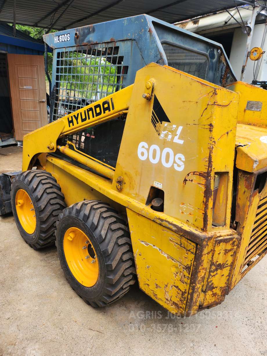  Skid steer loader HL600S  측면