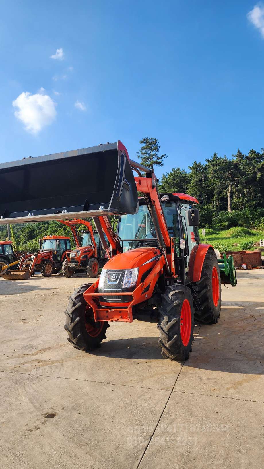 Daedong Tractor RX720 (72hp) 측면