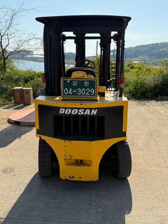 Doosan Forklift LD25  앞좌측면