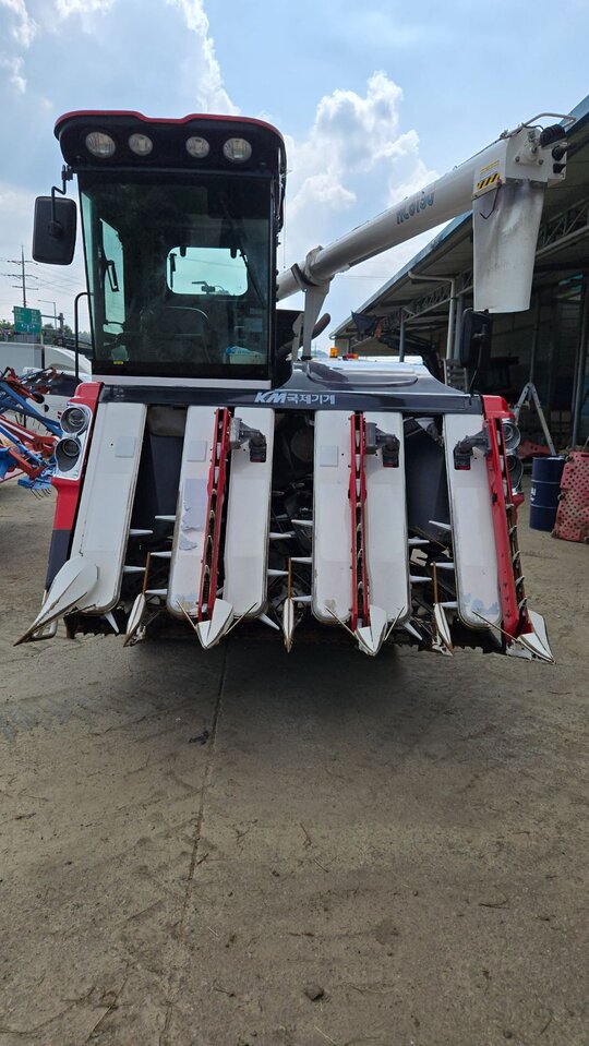 국제 콤바인 KC6130 (6조식)