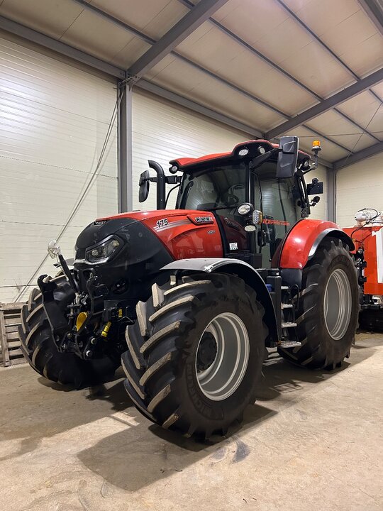 케이스 트랙터 CASE PUMA175 CVX (175마력) 앞좌측면