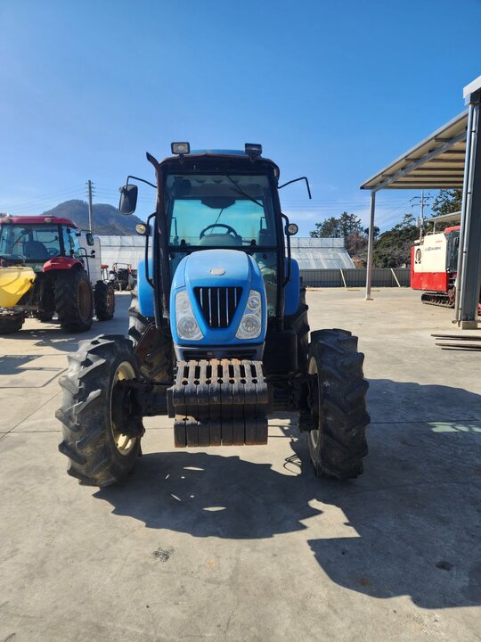 LS 트랙터 L7020 (75마력) 앞좌측면
