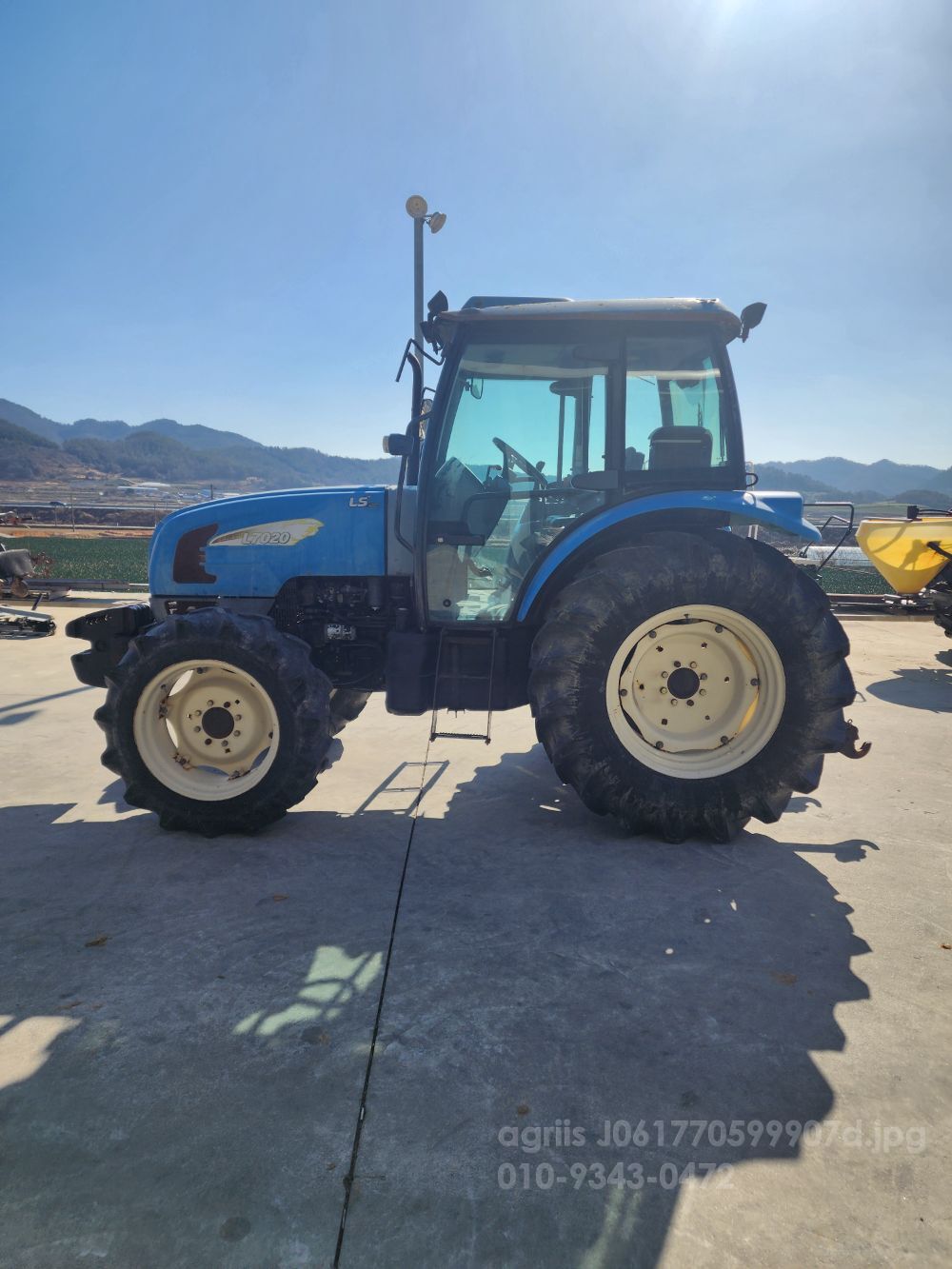 LS 트랙터 L7020 (75마력) 뒤우측면