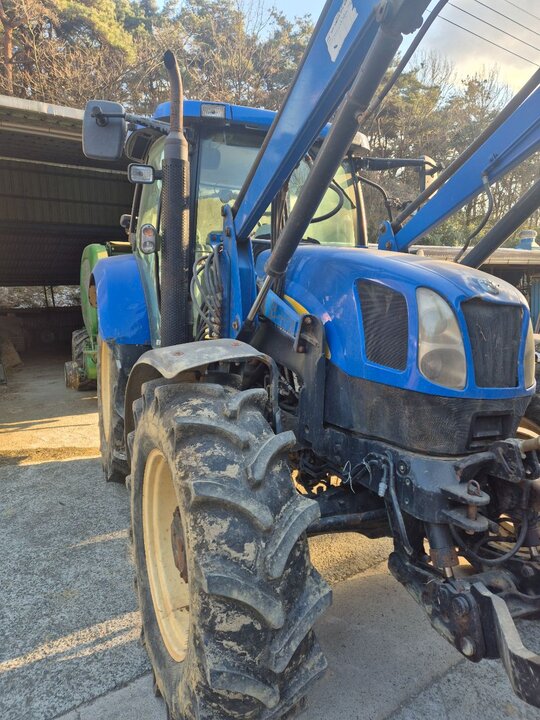 NewHolland Tractor 6070 (125hp)