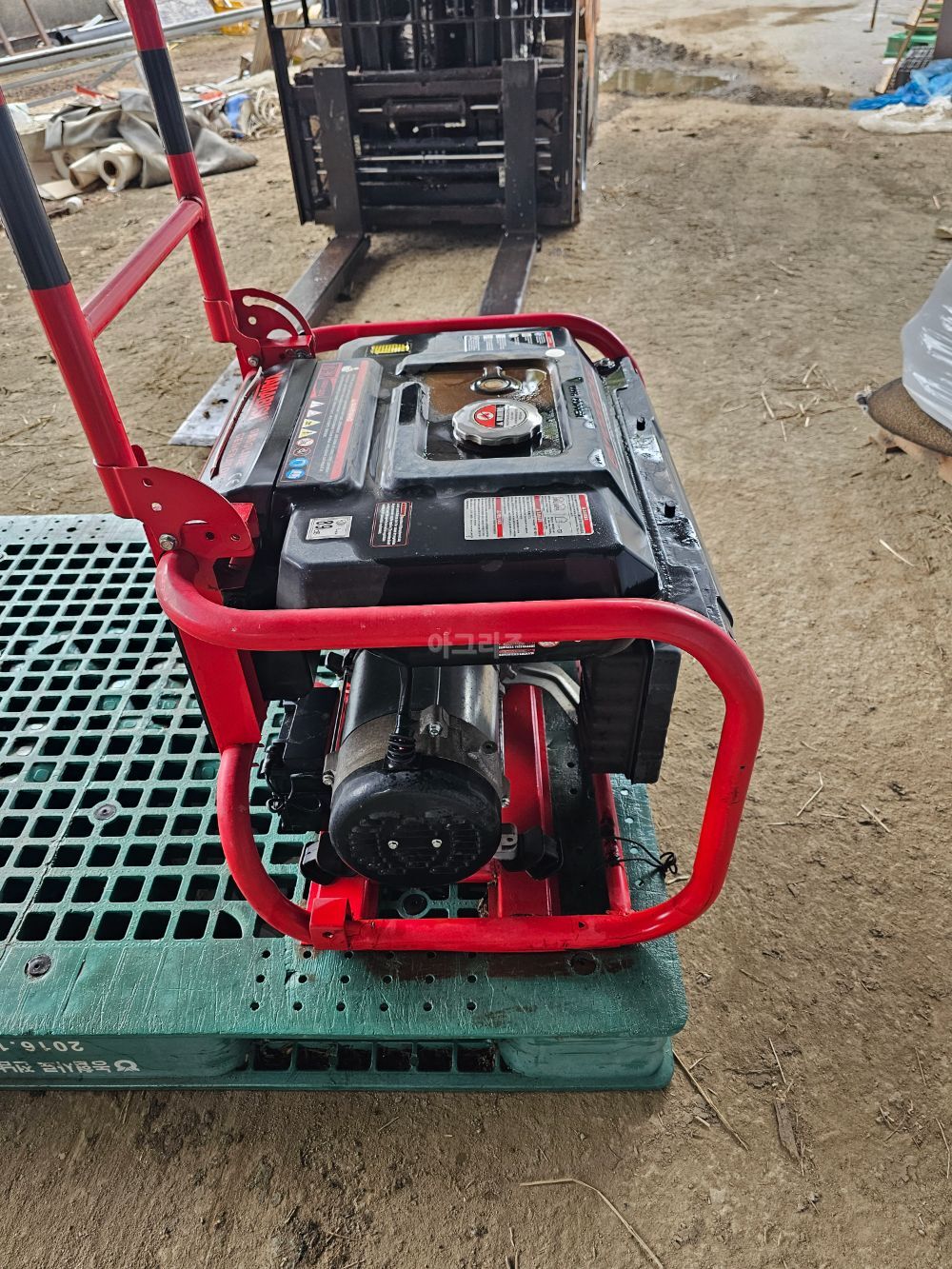  발전기 8.7KVA 100  뒤우측면