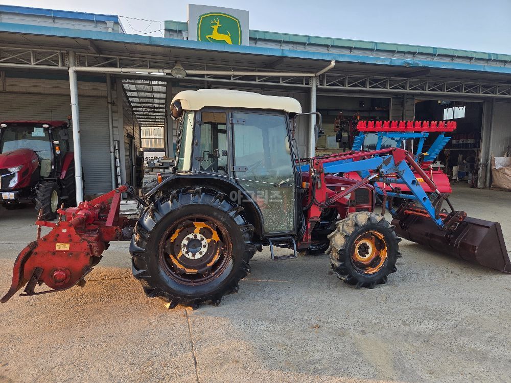TYM 트랙터 T550 (55마력) 뒤우측면