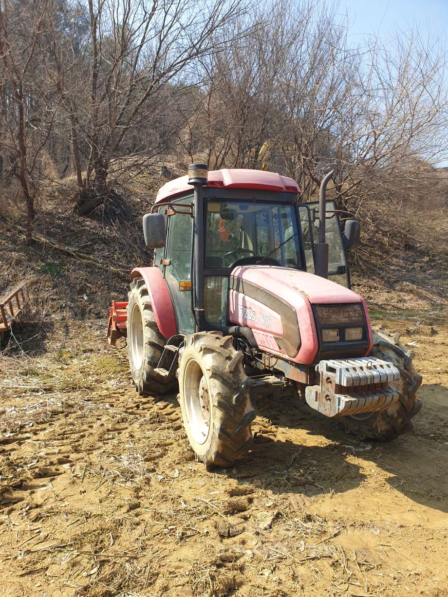 TYM 트랙터 T720 (72마력) 뒤우측면