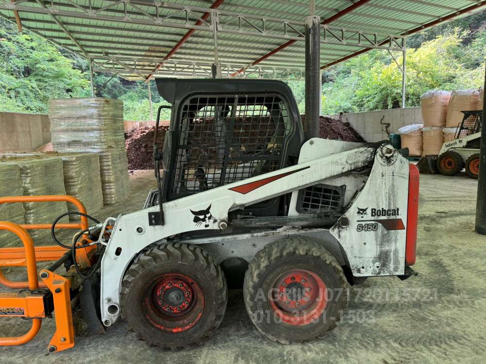  Skid steer loader 밥캣s450  측면