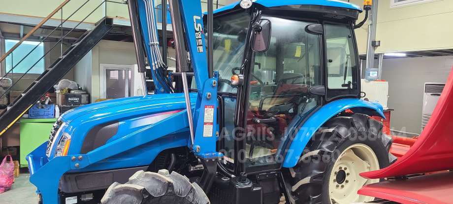 LS Tractor XU6155 (55.7hp) 측면