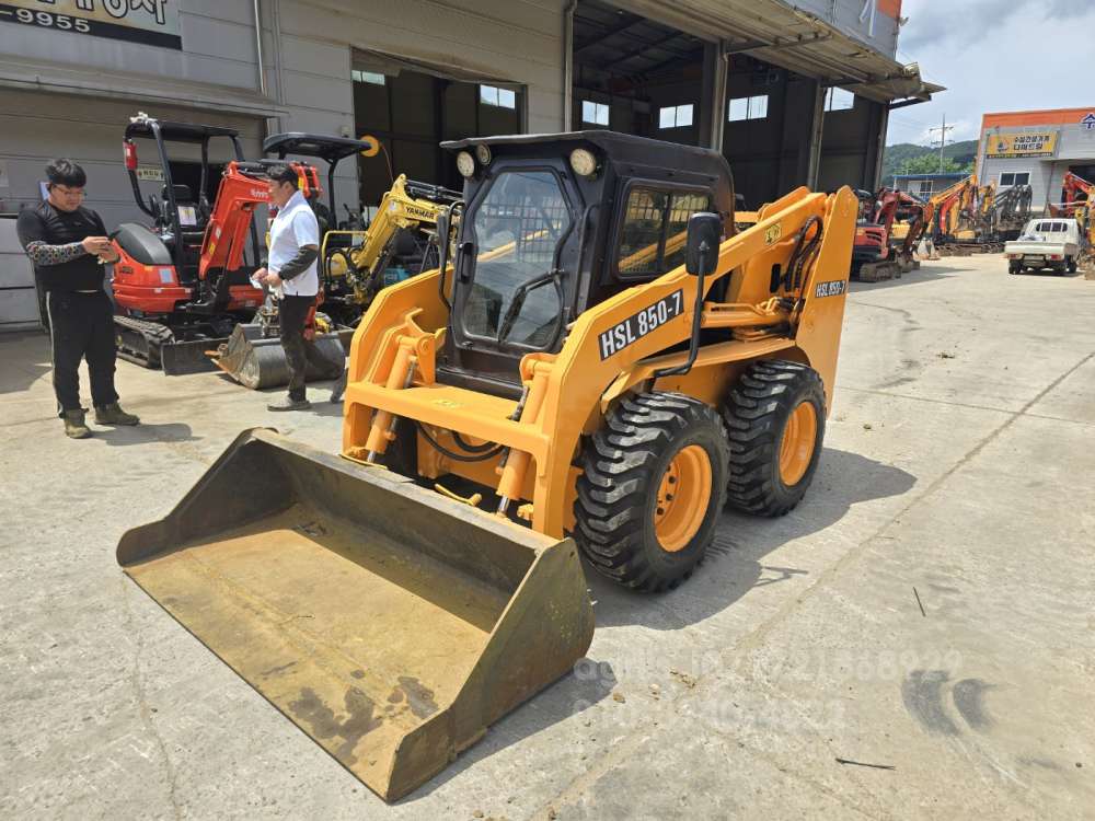 Hyundai Loader HSL850  뒤우측면