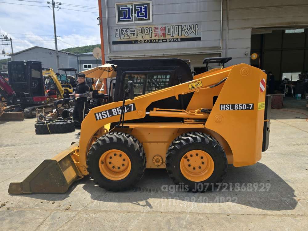 Hyundai Loader HSL850  측면