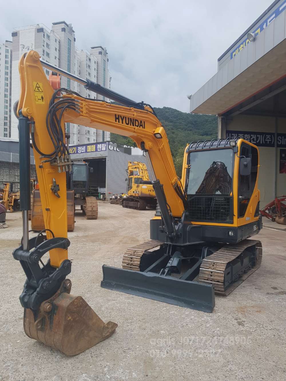  Excavator 굴삭기  엔진내부