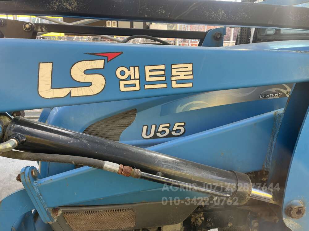 LS 트랙터 U55 (55마력) 운전석