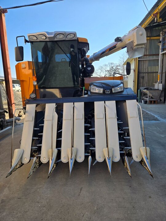 TYM 콤바인 7135 (7조식) 앞좌측면