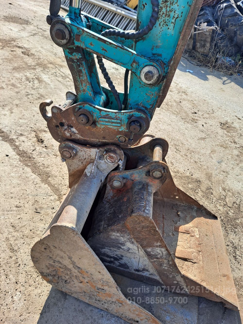 코벨코 얀마엔진3톤미니 굴삭기 SK30sR-5.중바가지.대바가지 (3톤) 뒤우측면