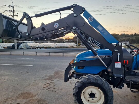 LS Tractor R53 (53hp)