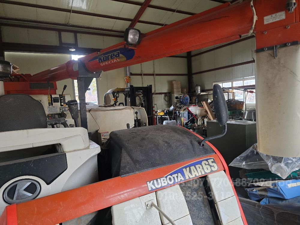 구보다 콤바인 KAR65 (4조식) 뒤우측면