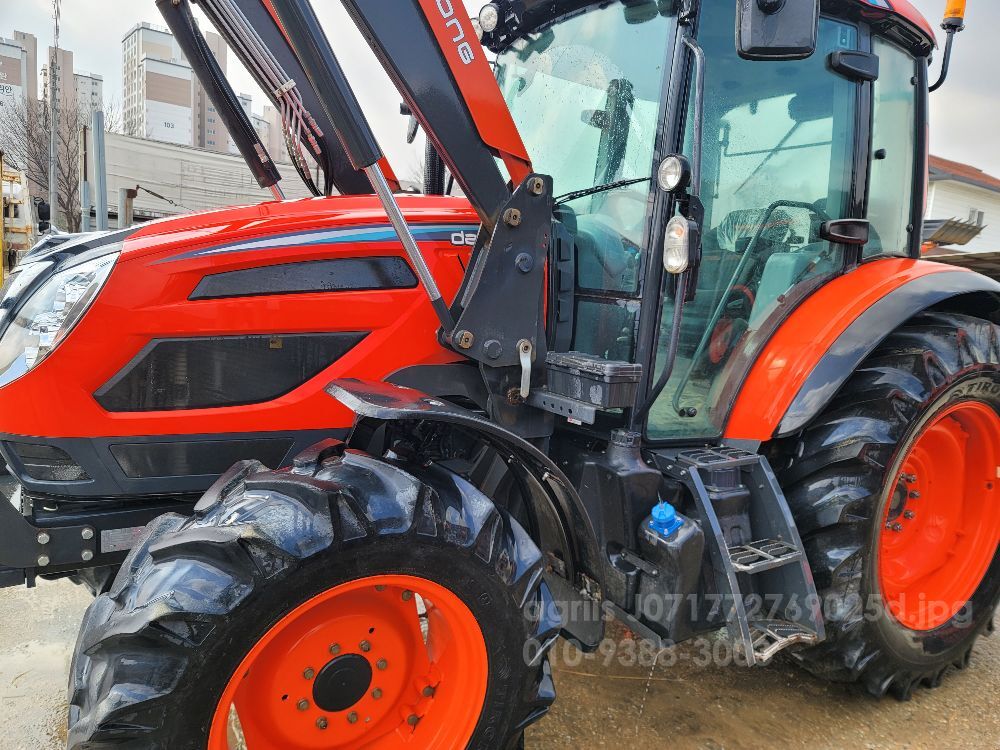 Daedong Tractor PX1300PSC (125hp) 뒤우측면