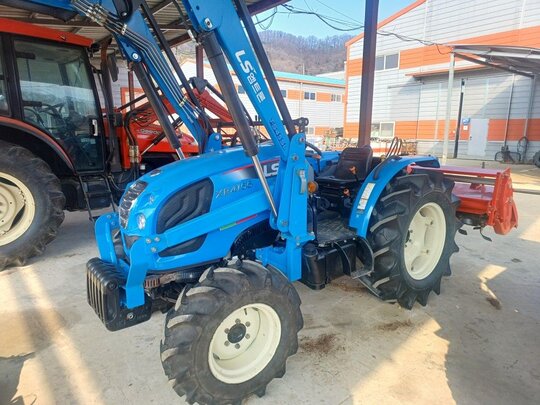 LS Tractor XR4155 (55.7hp)