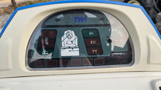 TYM 이앙기 PRO600 (6조식) 앞좌측면