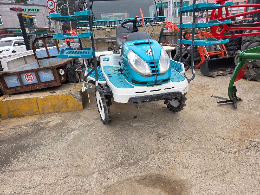 Kubota Rice transplanter KWP69DF (6Rows) 앞좌측면