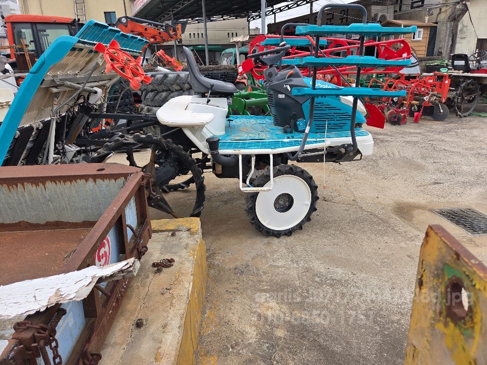 Kubota Rice transplanter KWP69DF (6Rows) 뒤우측면