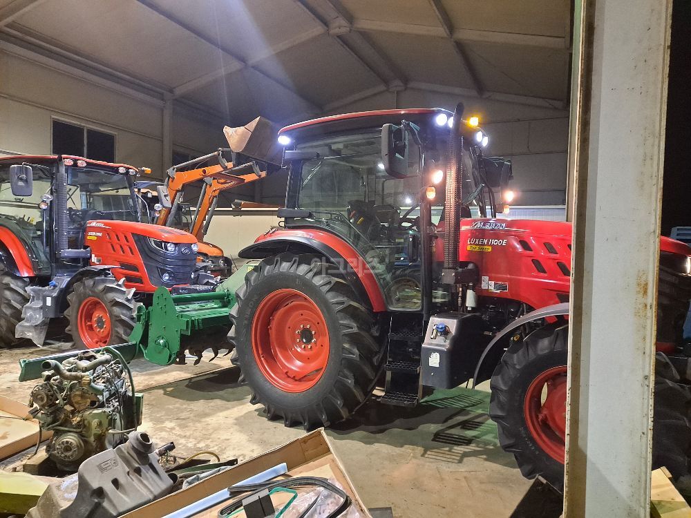 Kukje Tractor LUXEN1100E (111hp) 뒤우측면