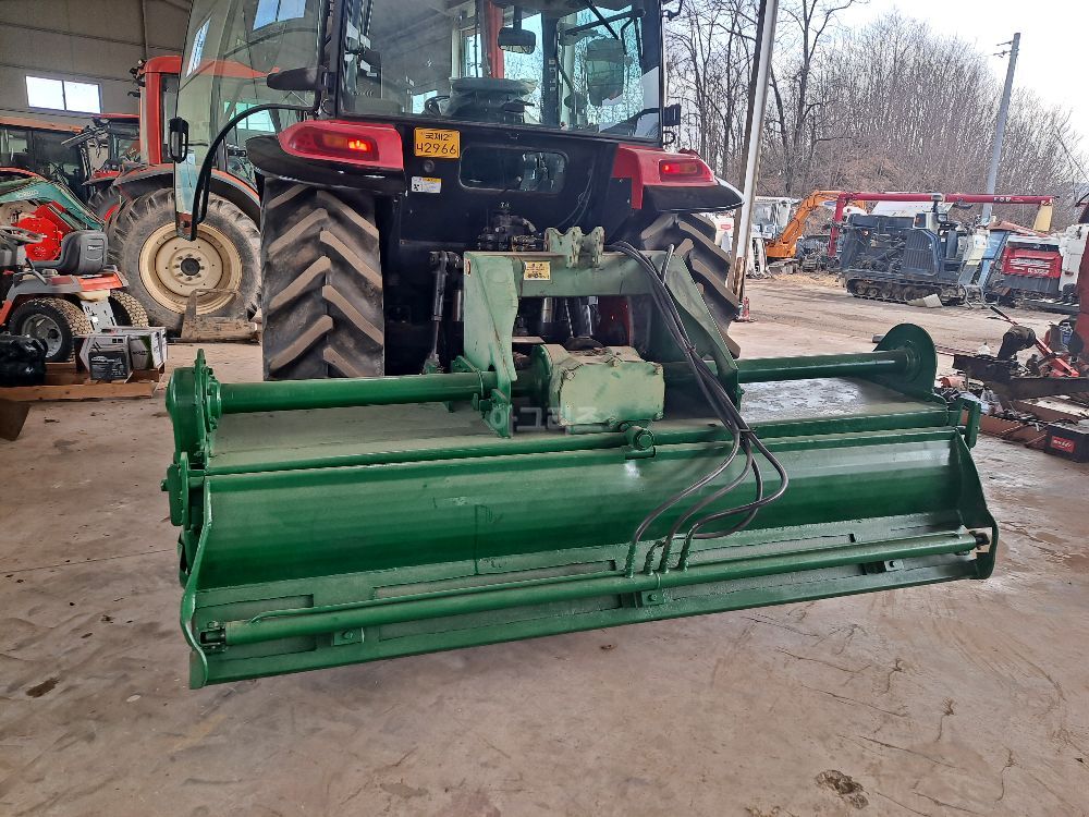 국제 트랙터 LUXEN1100E (111마력) 뒤우측면