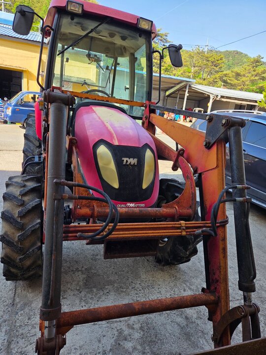 TYM 트랙터 T483 (48마력) 앞좌측면