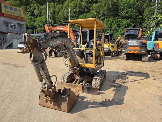 볼보  미니굴삭 굴삭기 EC15B (1.5톤) 앞좌측면