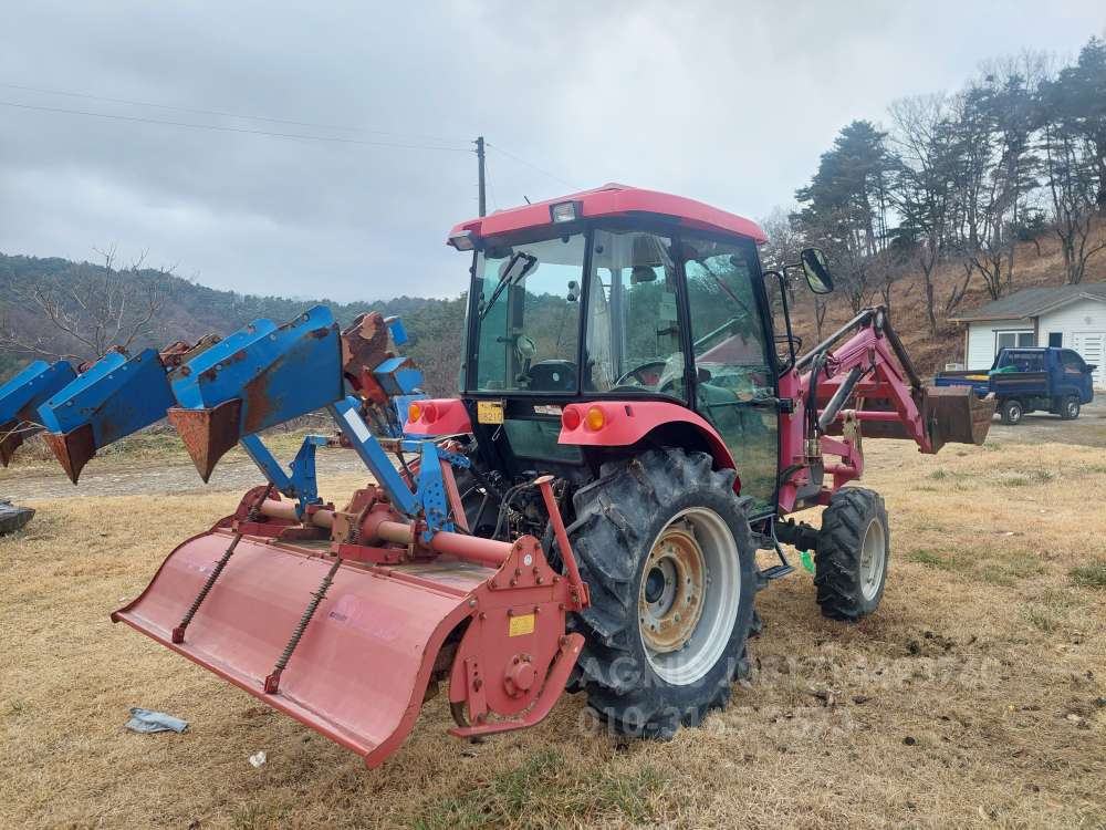 TYM Tractor T483 (48hp) 측면