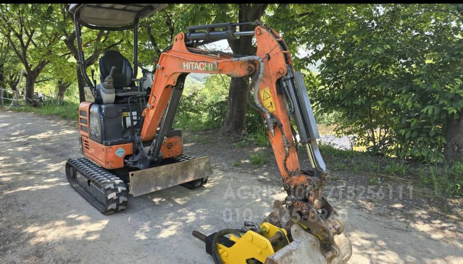  Excavator 굴삭기  뒤우측면