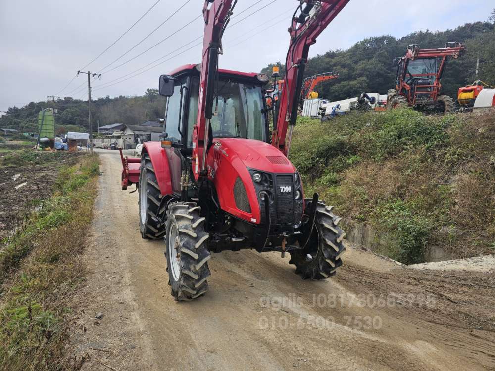 TYM 트랙터 TX62 (62마력) 운전석