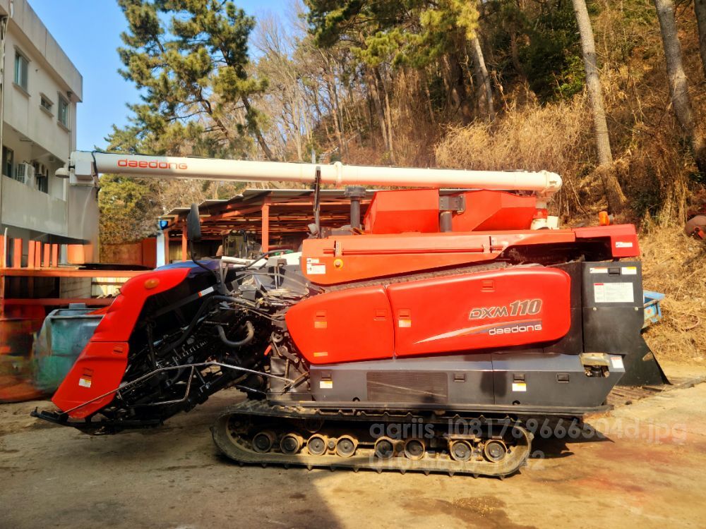 Daedong Combine Harvester DXM110G (6Rows) 뒤우측면